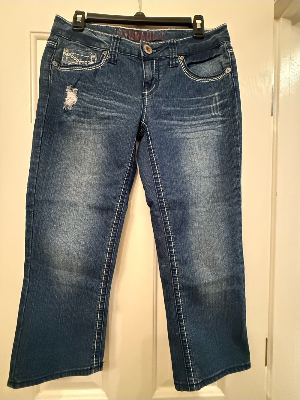 Hydraulic Jeans Women's Size 7/8 Distressed Medium Wash Embroidered Flap Pockets